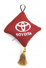 Подвеска "подушка"с логотипом TOYOTA экокожа на присоске 8х8 см