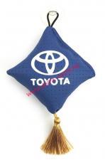 Подвеска "подушка"с логотипом TOYOTA экокожа на присоске 8х8 см