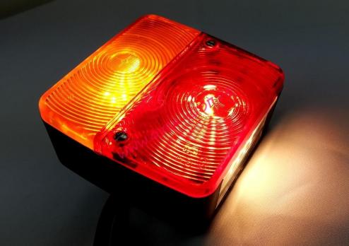 Фонарь 108х109х52 универсальный 24В (прицеп) с проводом 48LED